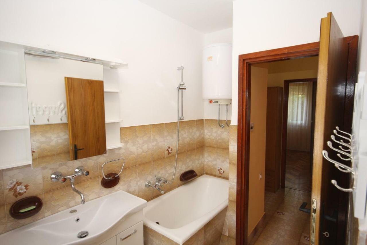 Two Bedroom Apartment, Nice Neighborhood, Free Parking, Wifi Pola Esterno foto