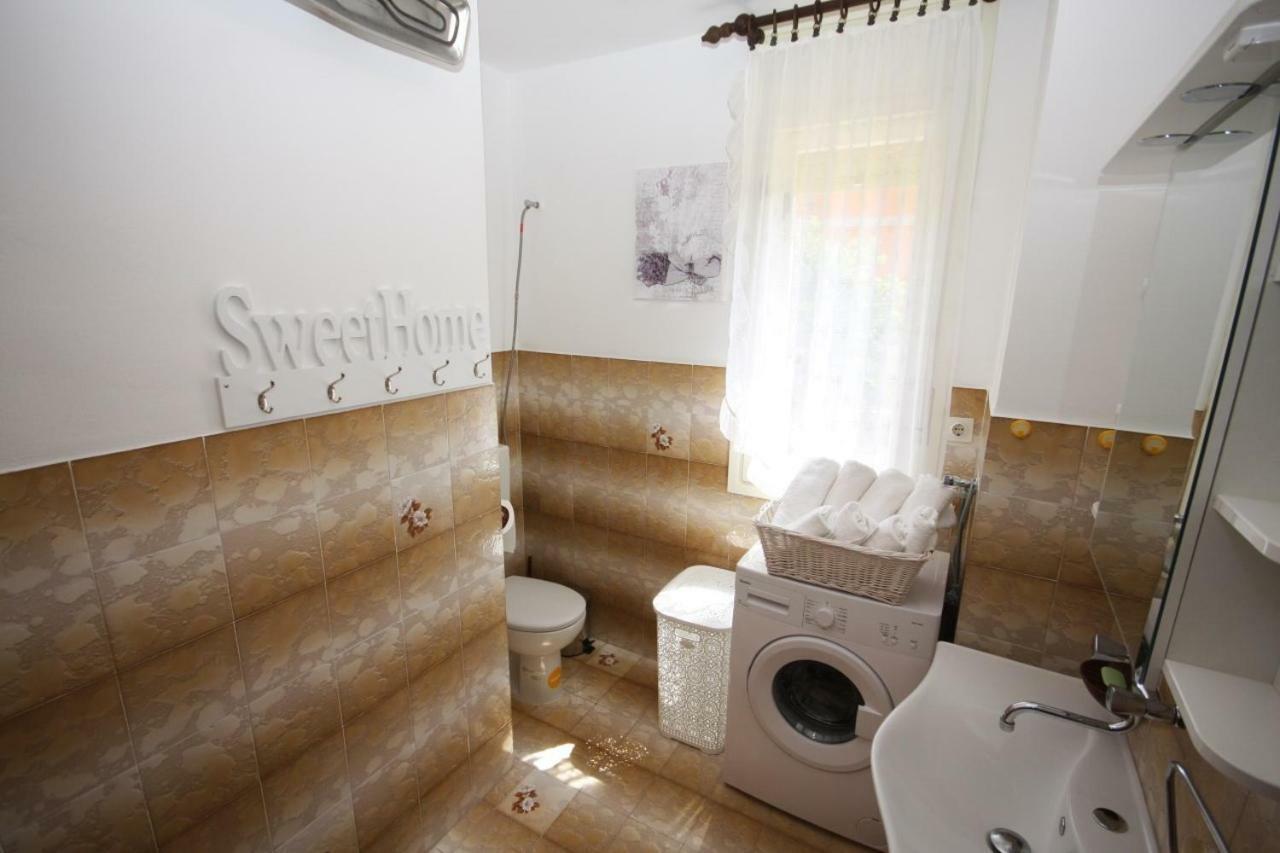 Two Bedroom Apartment, Nice Neighborhood, Free Parking, Wifi Pola Esterno foto