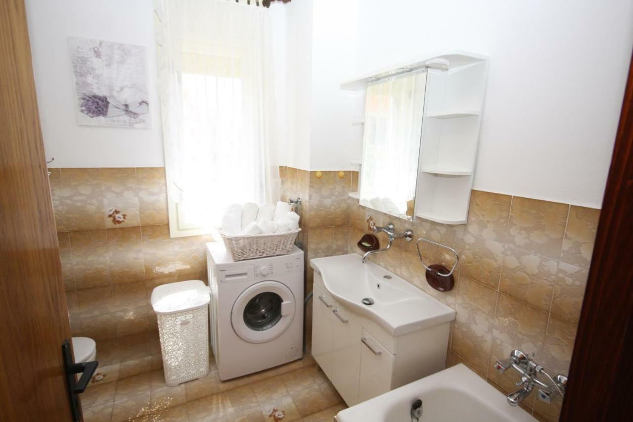 Two Bedroom Apartment, Nice Neighborhood, Free Parking, Wifi Pola Esterno foto