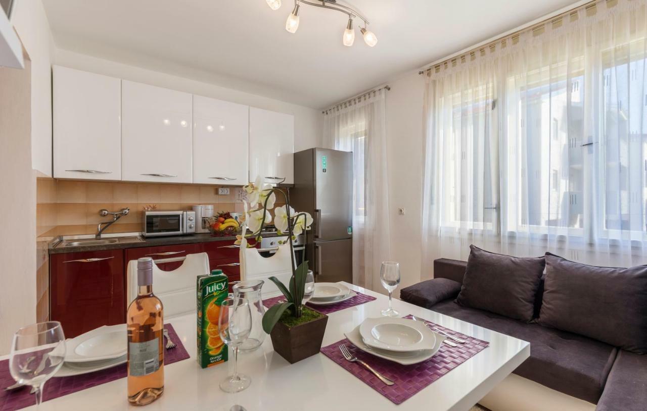 Two Bedroom Apartment, Nice Neighborhood, Free Parking, Wifi Pola Esterno foto